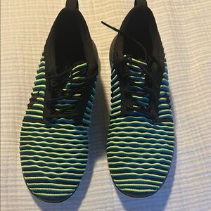 Nike Black and Blue Athletic Shoes with Modern Knit Design